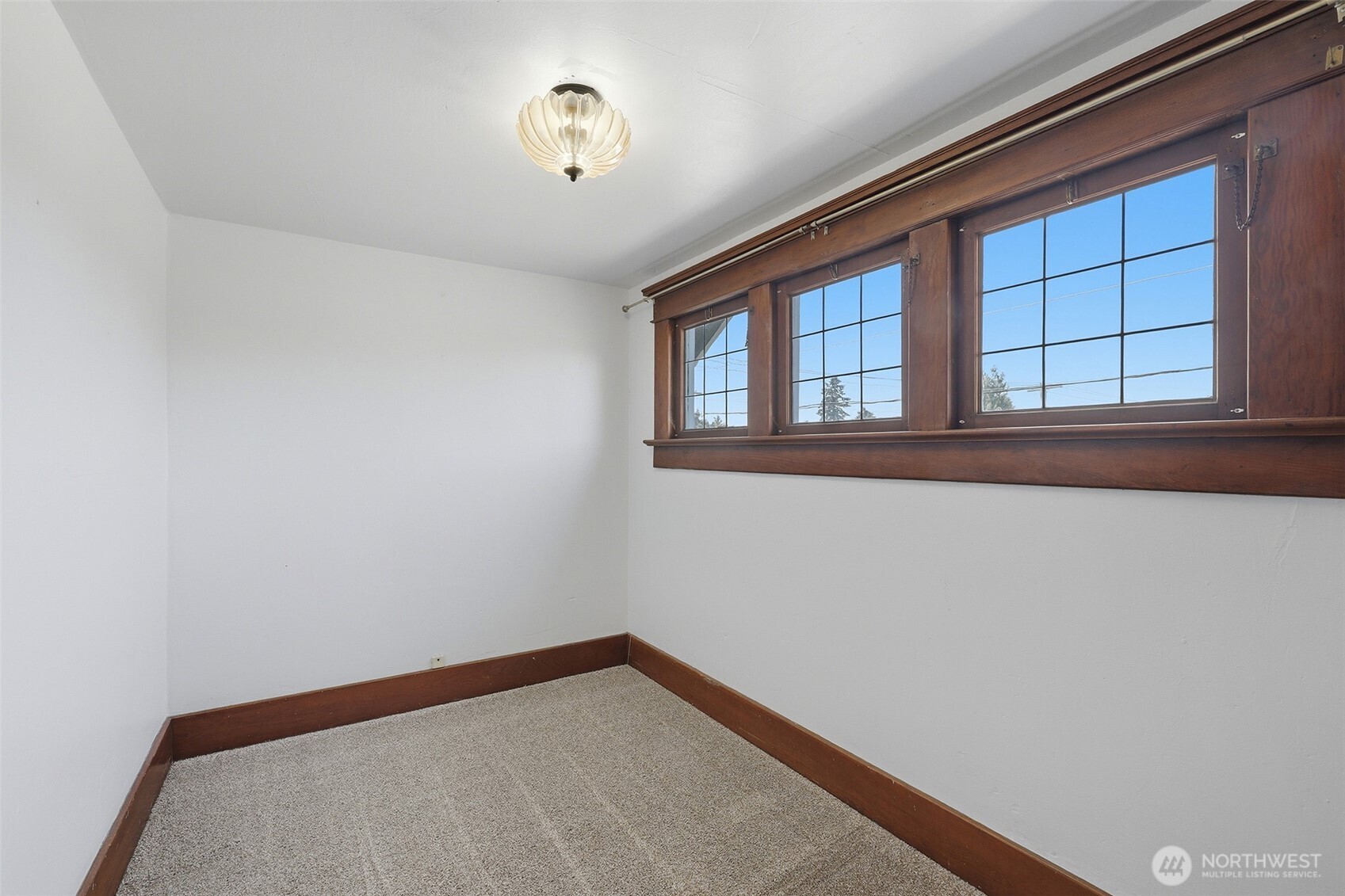 328 S Anacortes Street Property Photo 17
