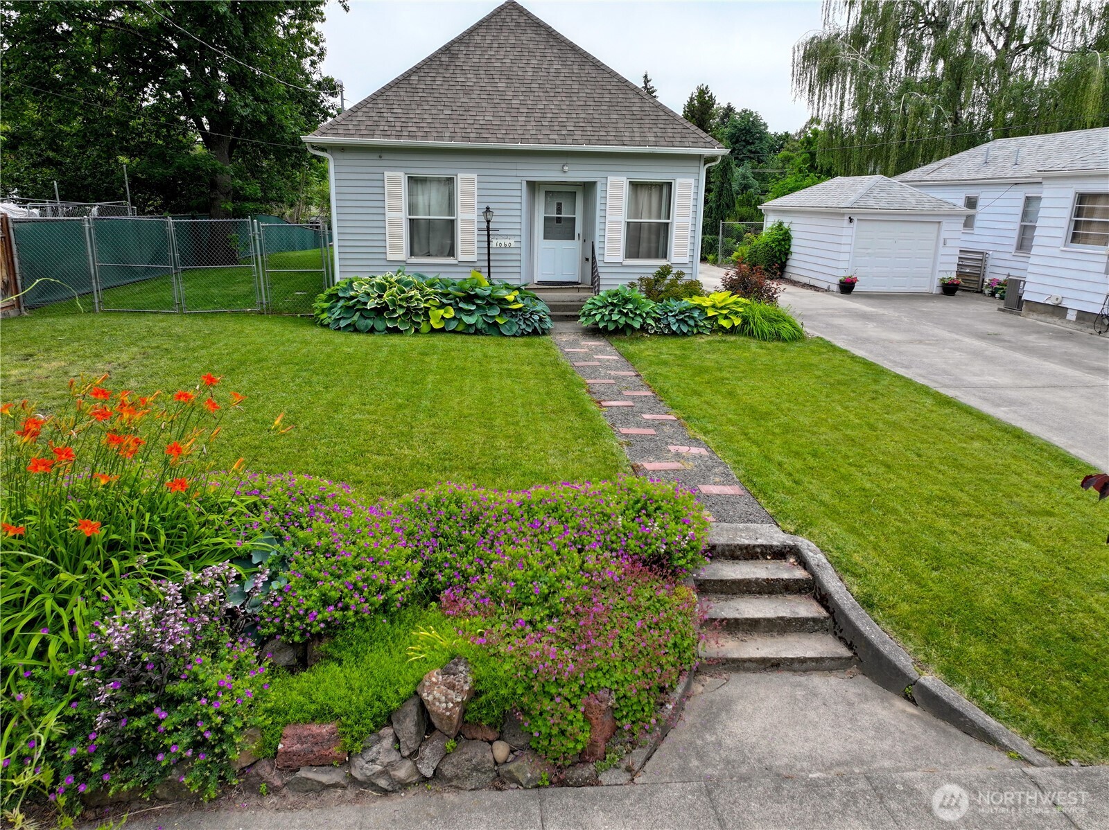 1060 Francis Avenue Property Photo 2