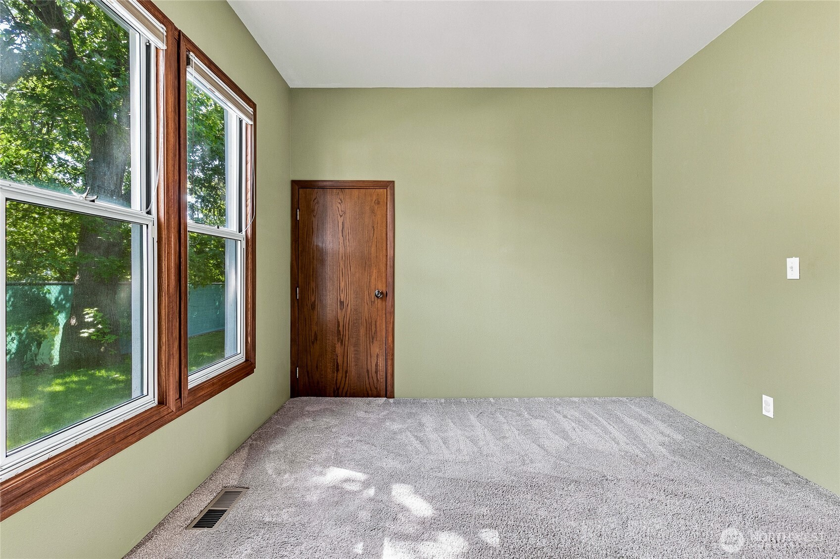 1060 Francis Avenue Property Photo 12