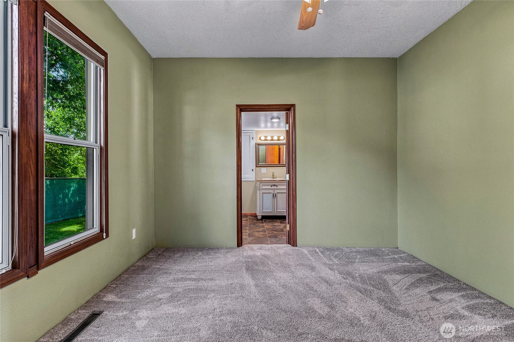 1060 Francis Avenue Property Photo 13