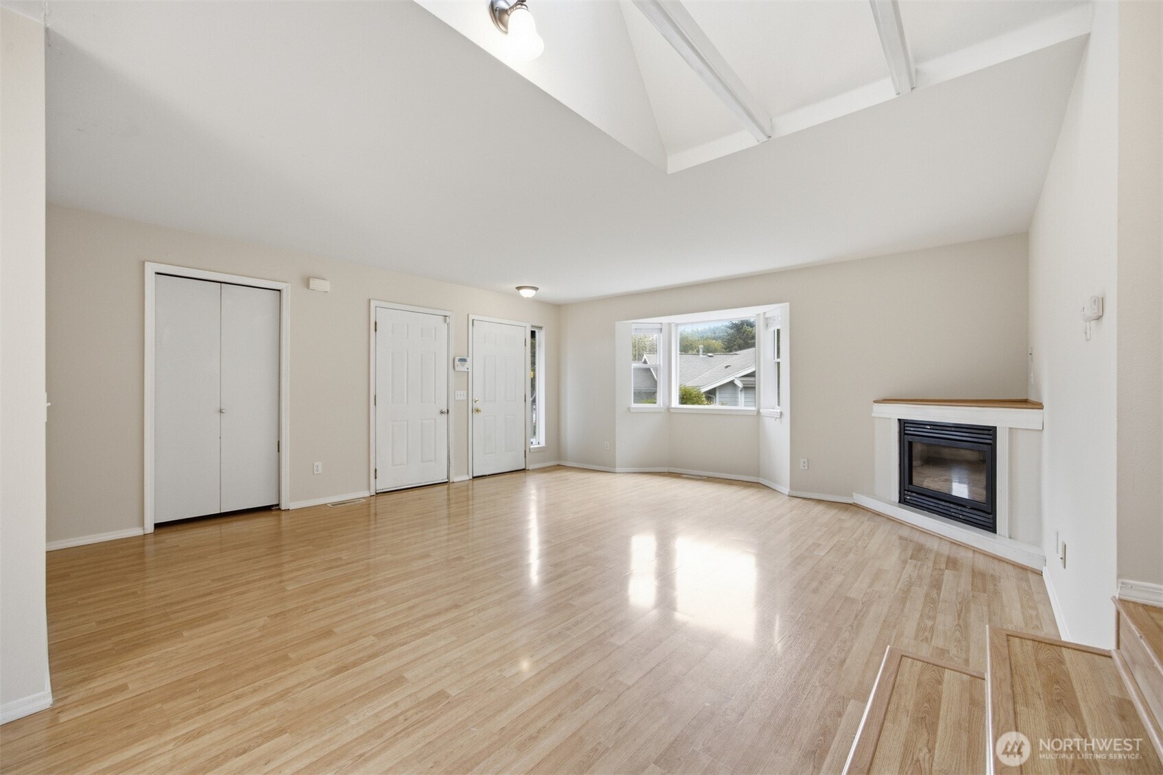 3990 Roma Court Property Photo 6