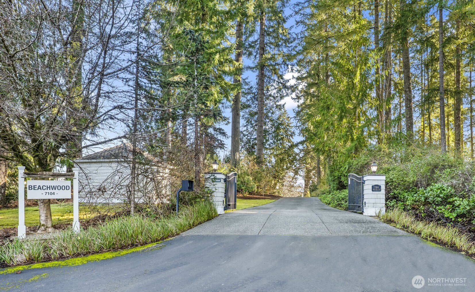 7104 E Grapeview Loop Road Property Photo 5