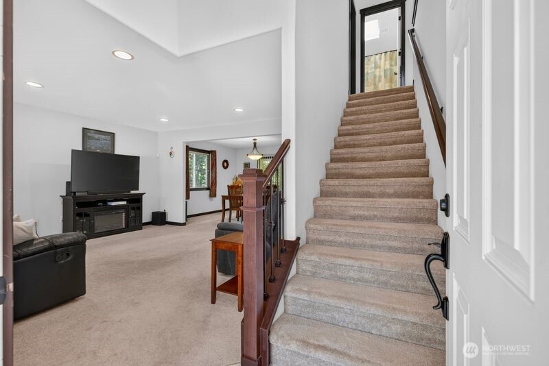 6608 184th Drive Property Photo 4