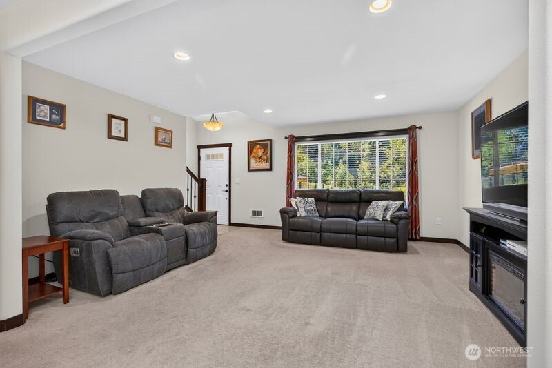 6608 184th Drive Property Photo 6