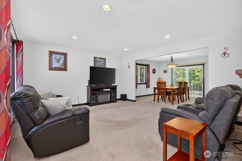 6608 184th Drive Property Photo 7