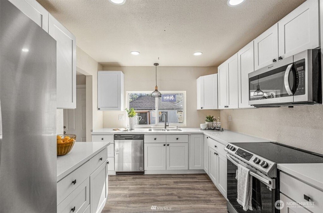 238 Meadow Property Photo 8
