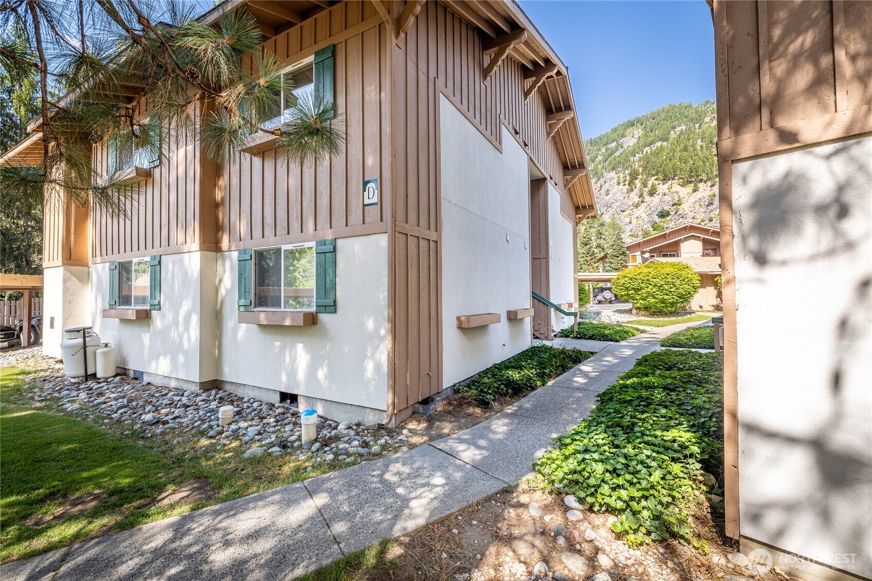 525 Alpine Place D3 Property Photo 1