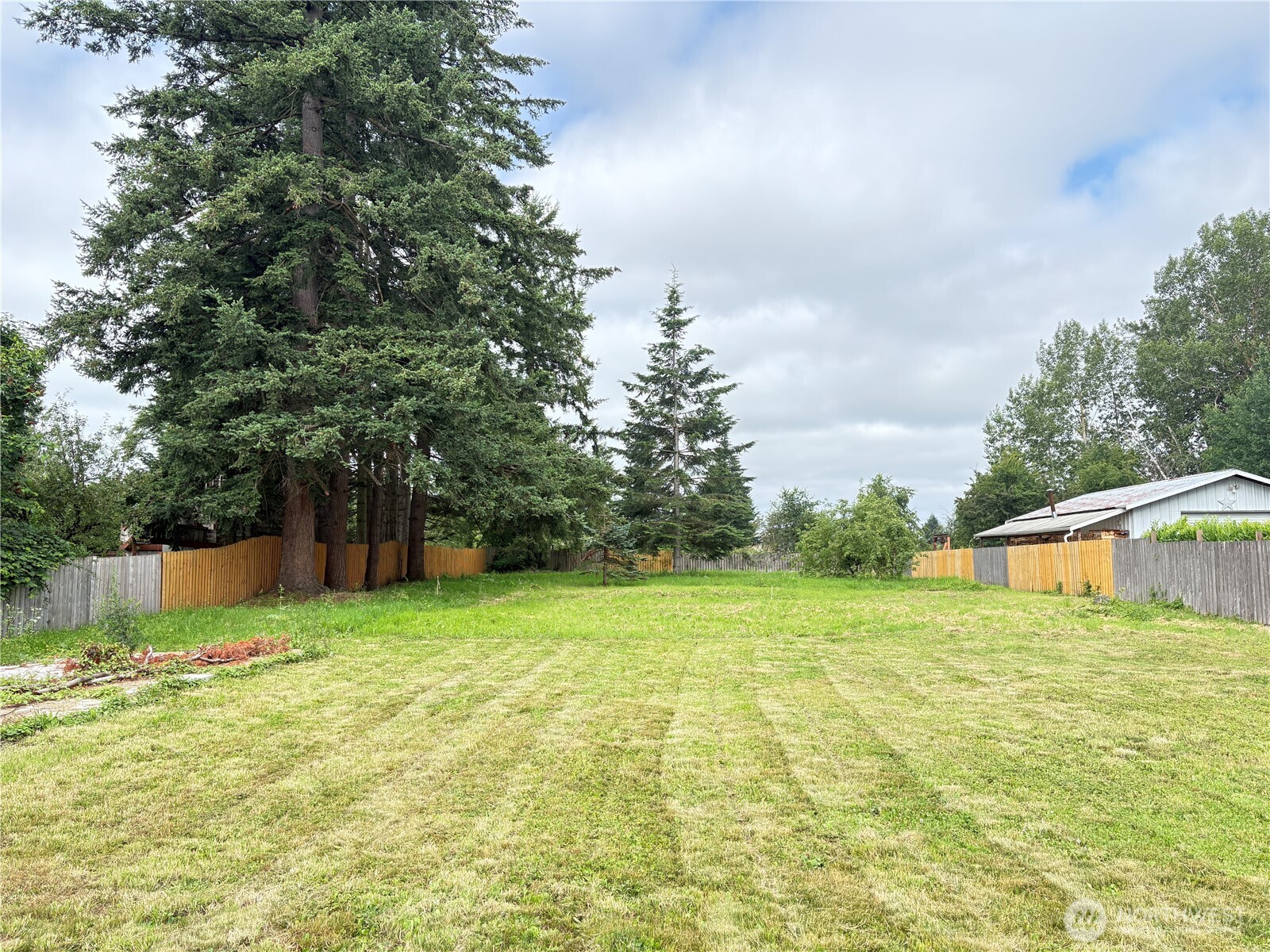 1828 Gossard Street Property Photo 25