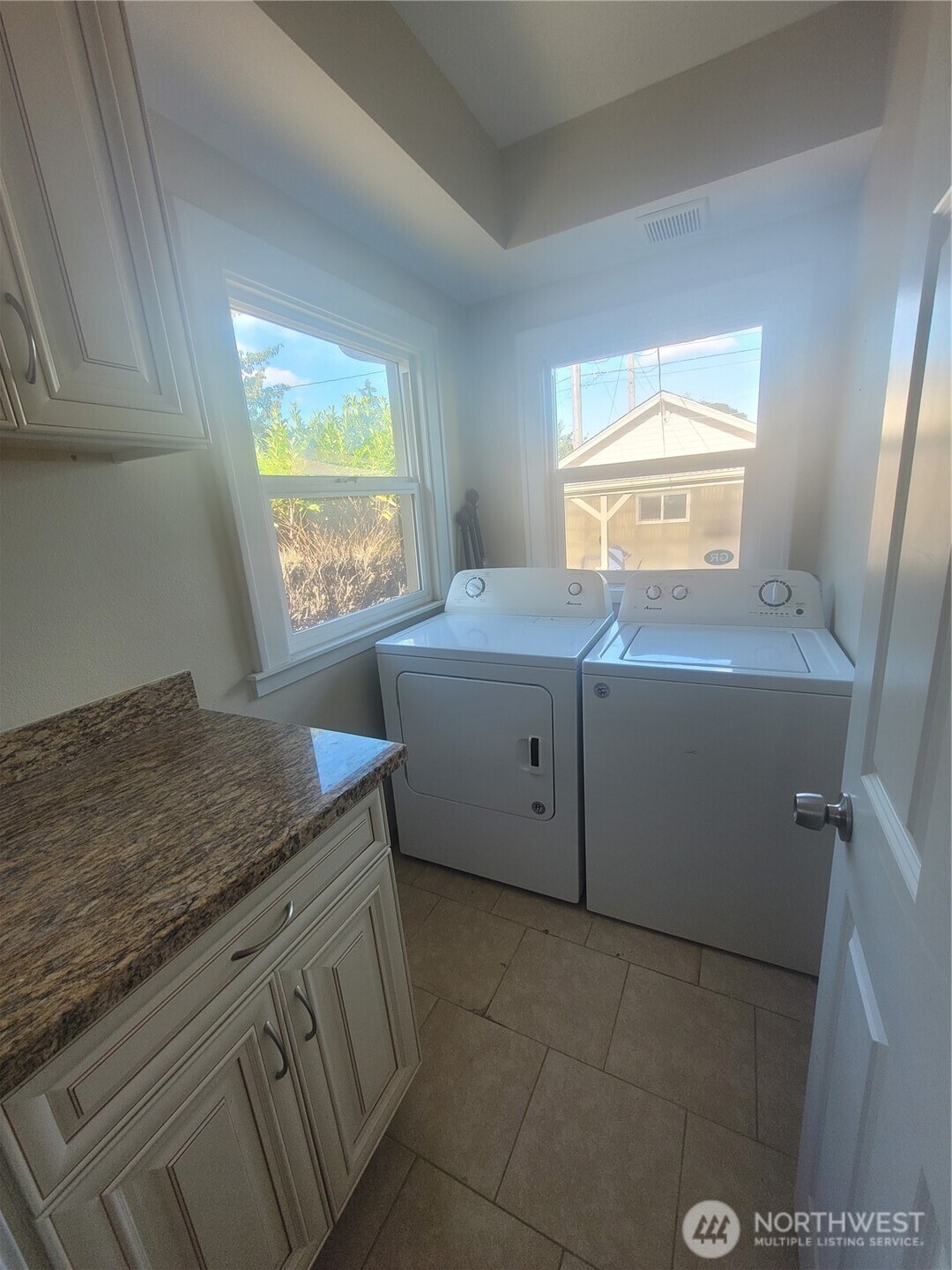 5823 S Lawrence Property Photo 14