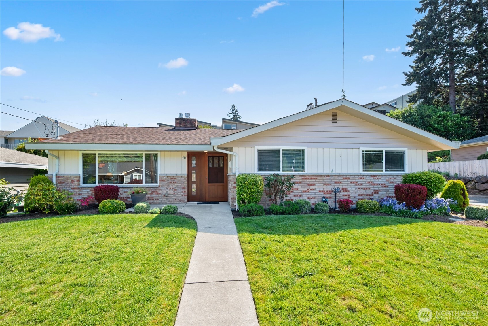 555 4th Avenue Property Photo 1