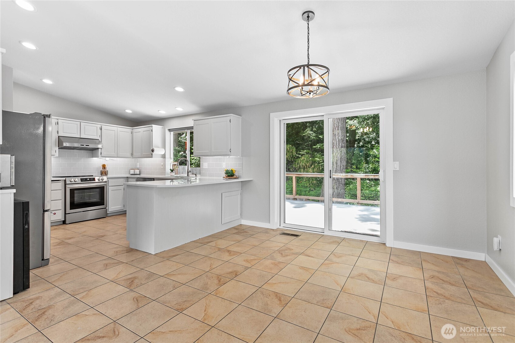 3881 Magrath Road Property Photo 10