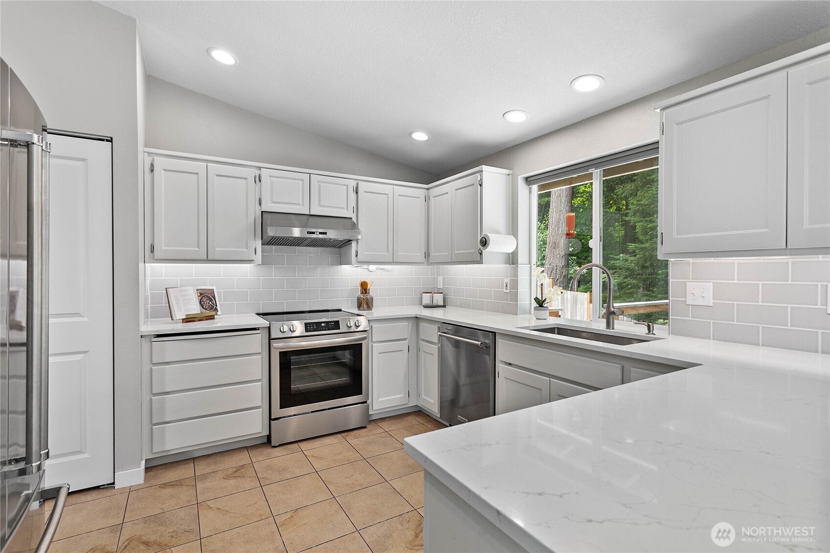 3881 Magrath Road Property Photo 14