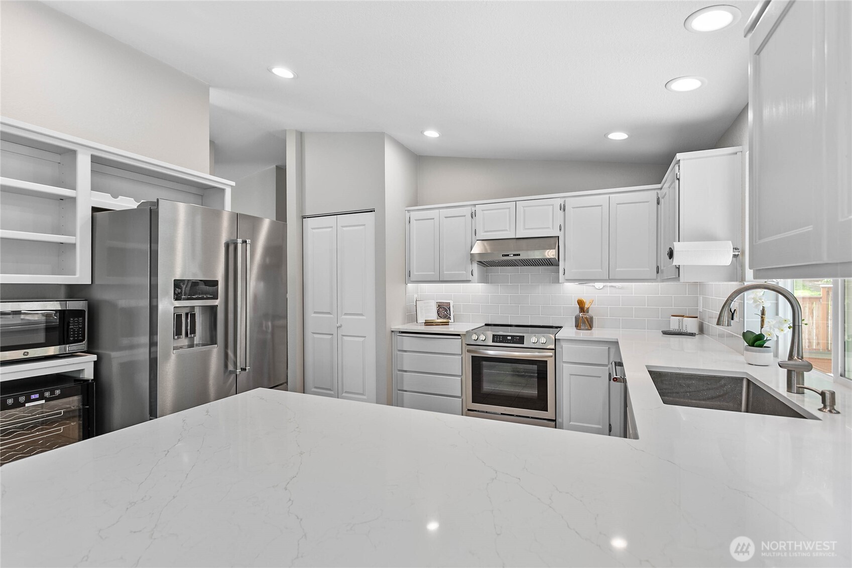 3881 Magrath Road Property Photo 15