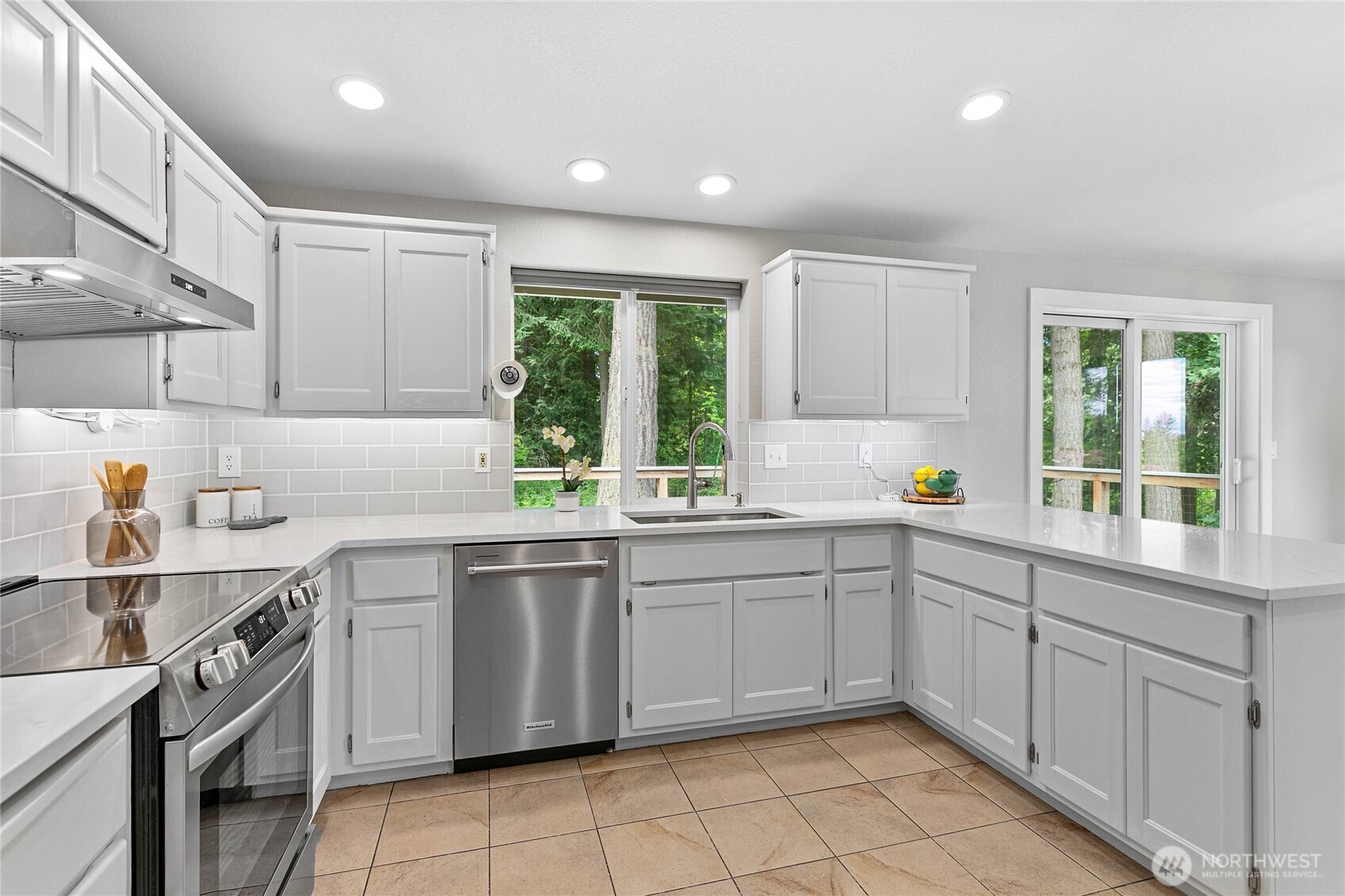 3881 Magrath Road Property Photo 16