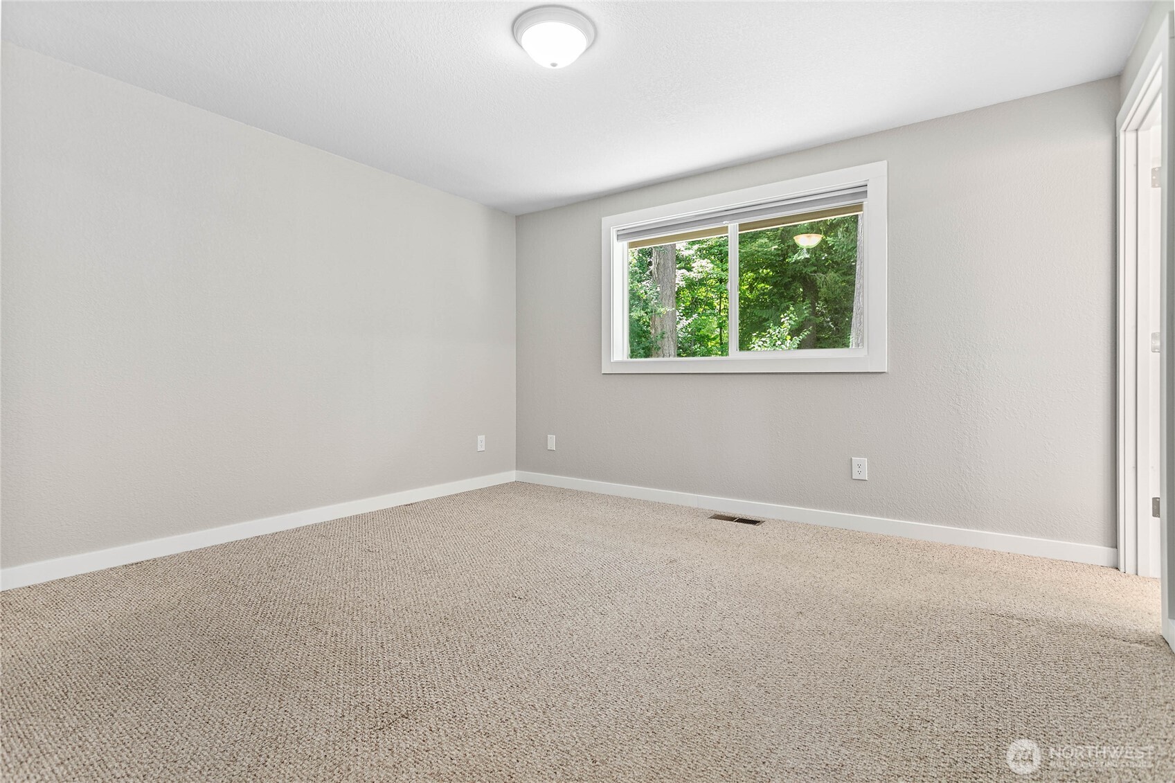 3881 Magrath Road Property Photo 20