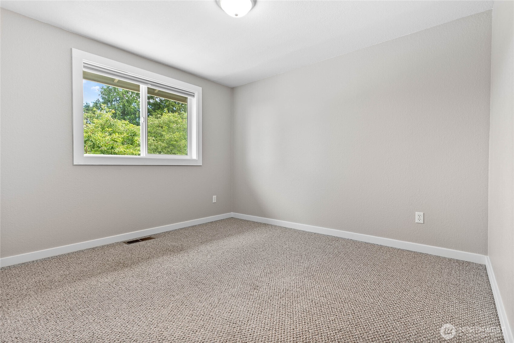 3881 Magrath Road Property Photo 23