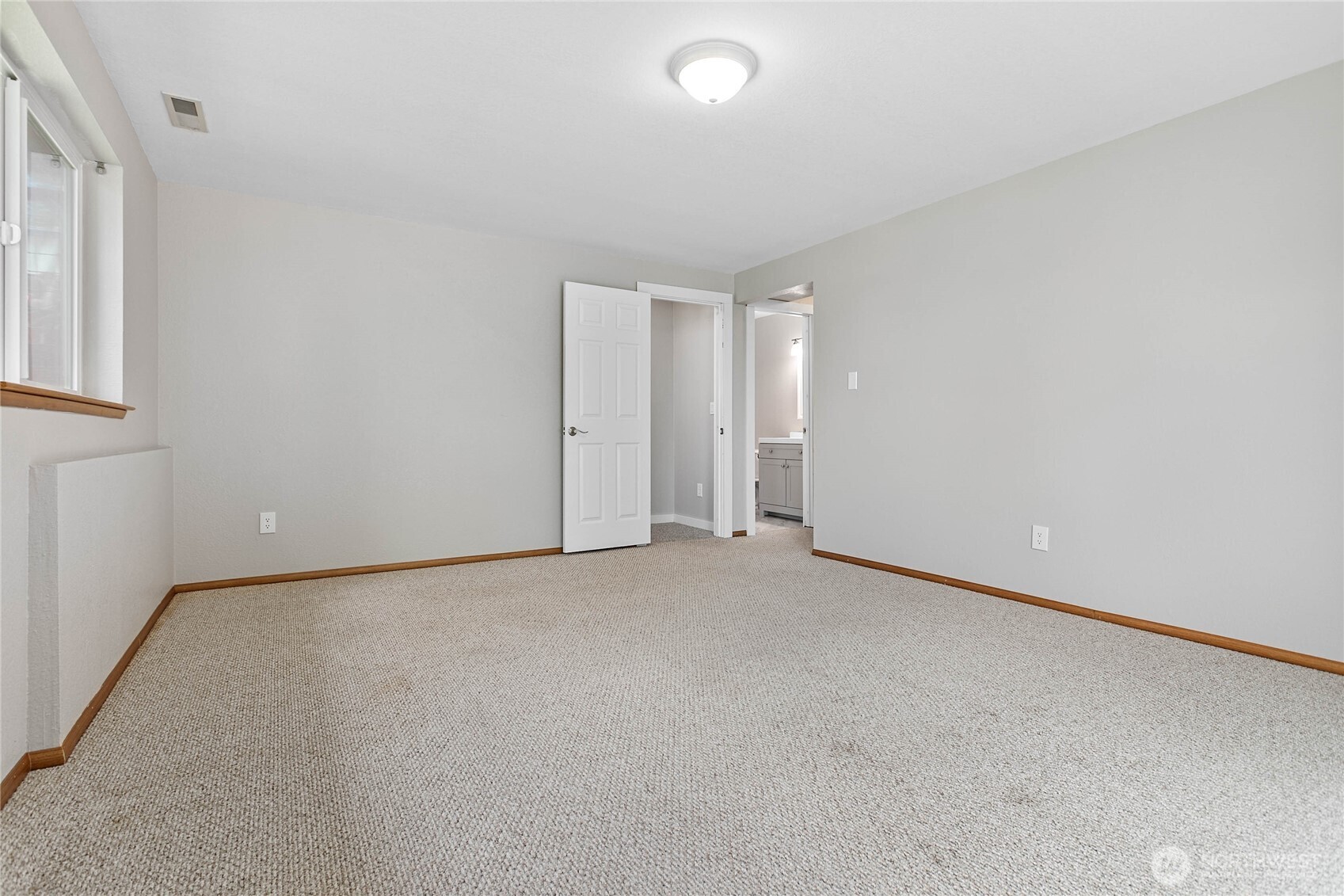 3881 Magrath Road Property Photo 26