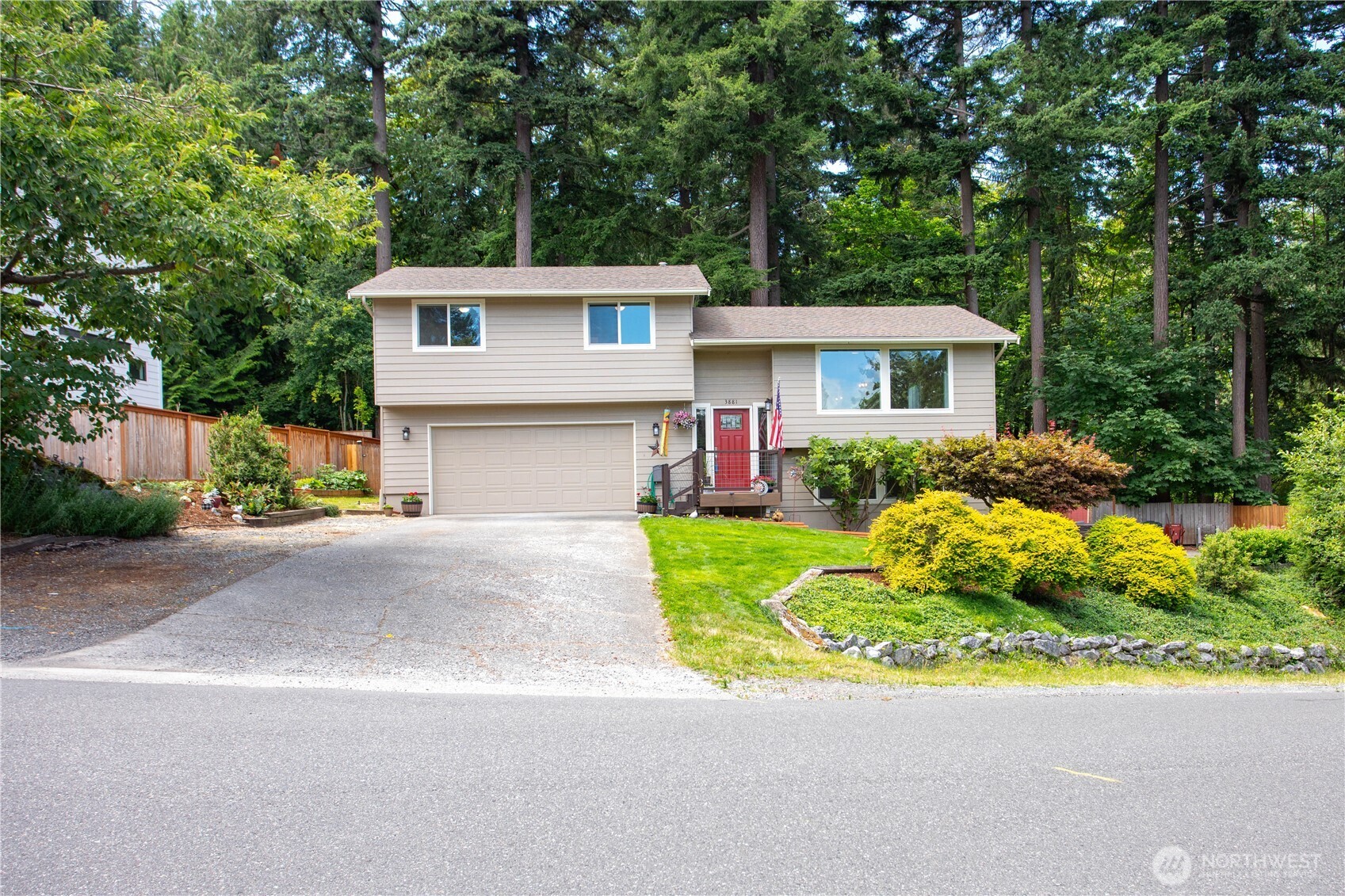 3881 Magrath Road Property Photo 40