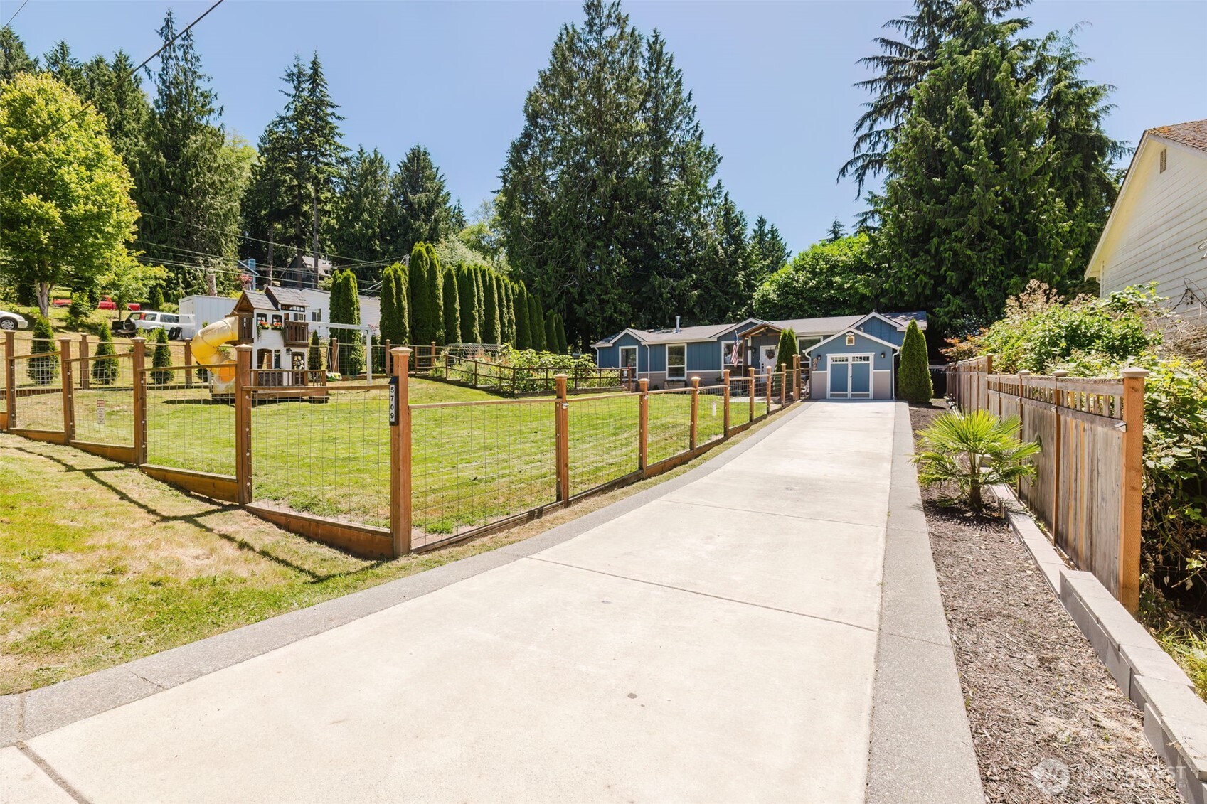 5709 Ne Woodburn Road Property Photo 2