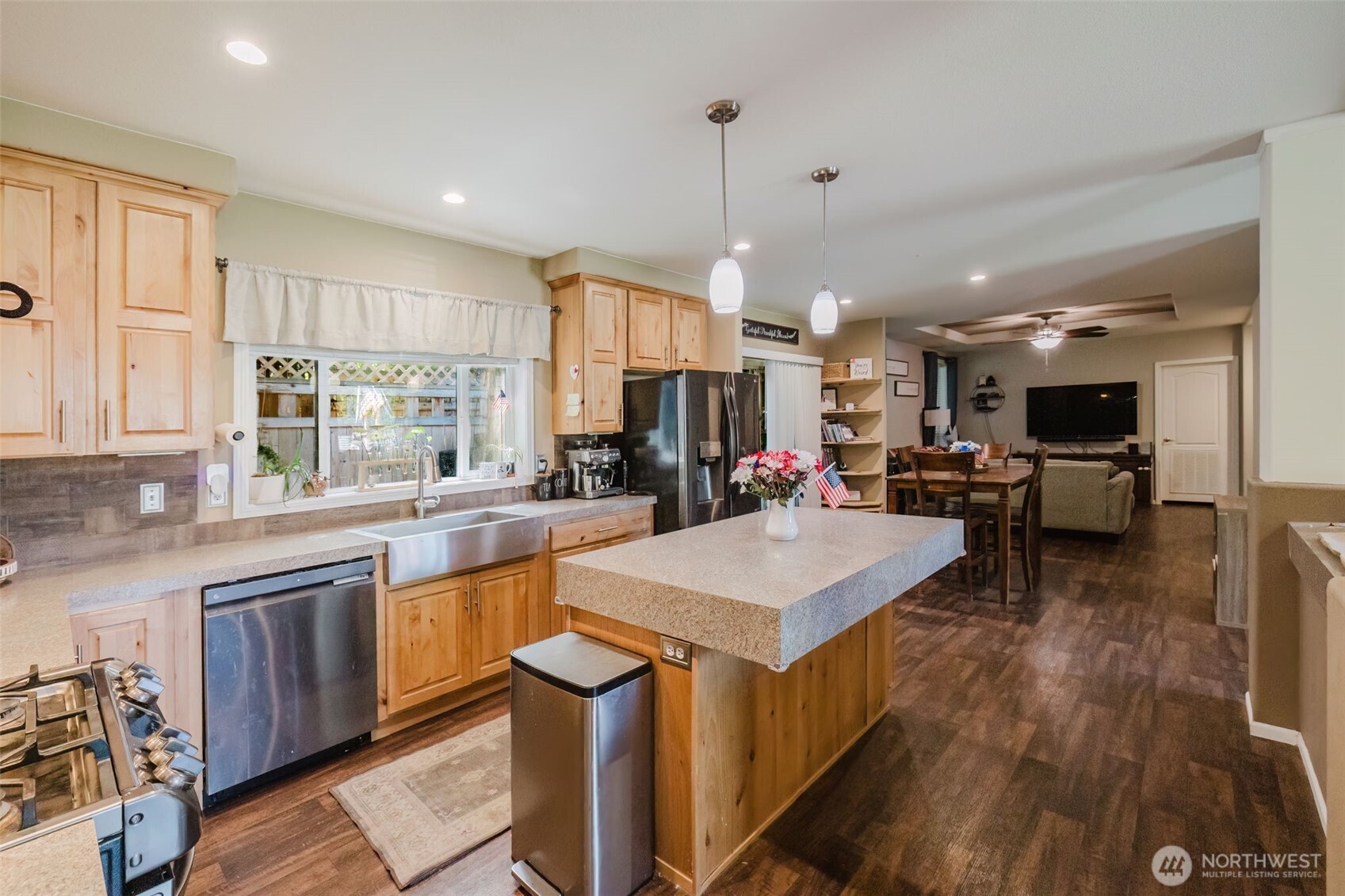 5709 Ne Woodburn Road Property Photo 8