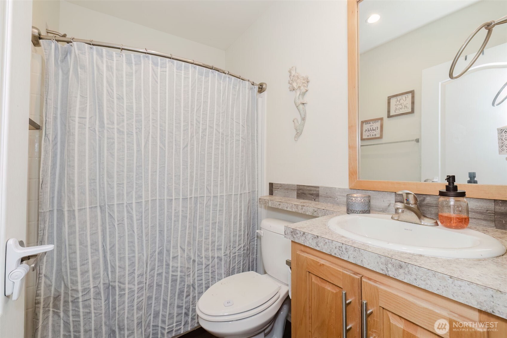 5709 Ne Woodburn Road Property Photo 28
