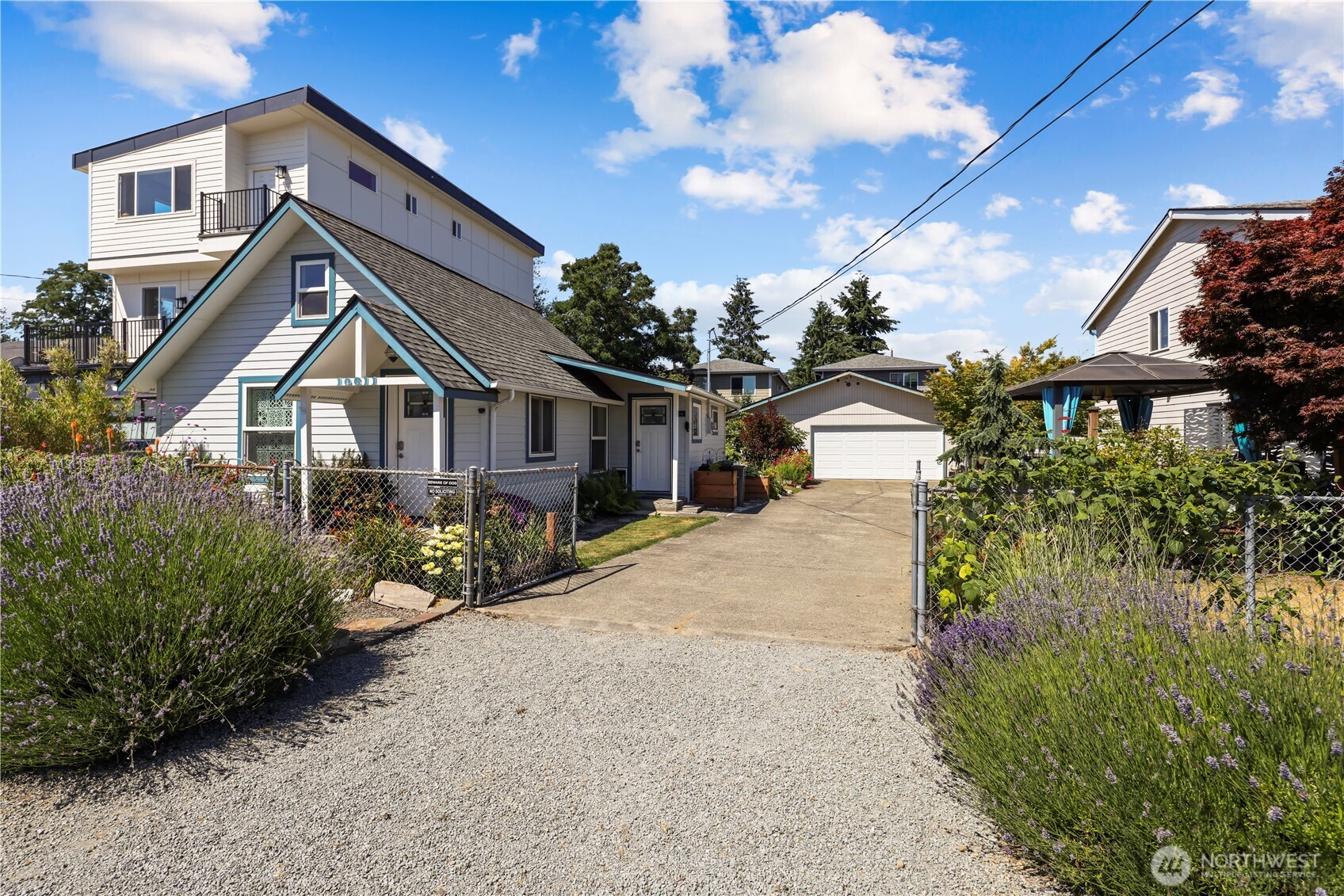 10611 2nd Place Property Photo 2