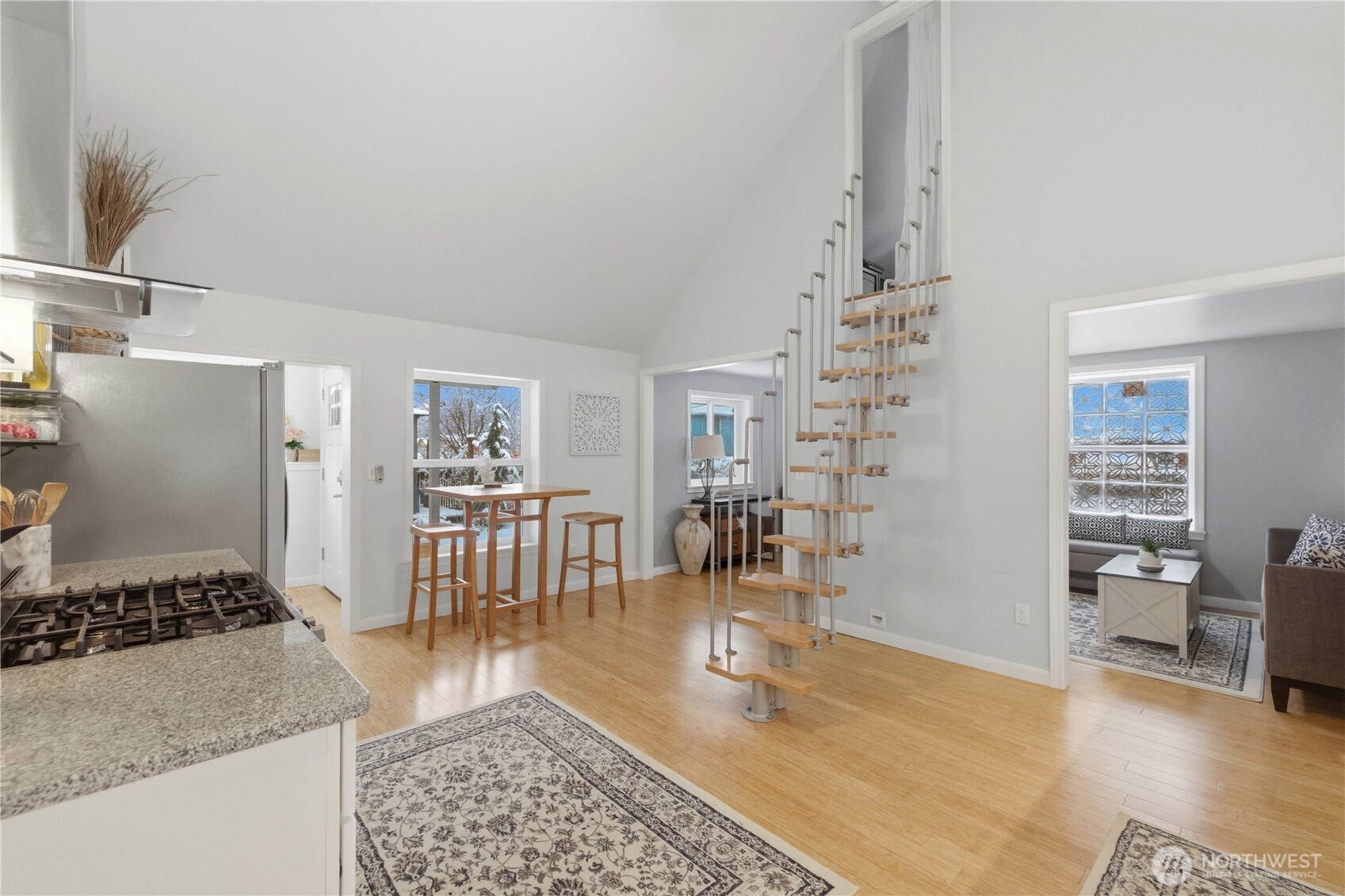10611 2nd Place Property Photo 13