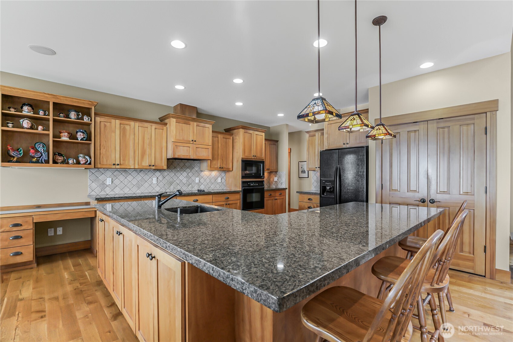 725 N Sunset Drive Property Photo 9