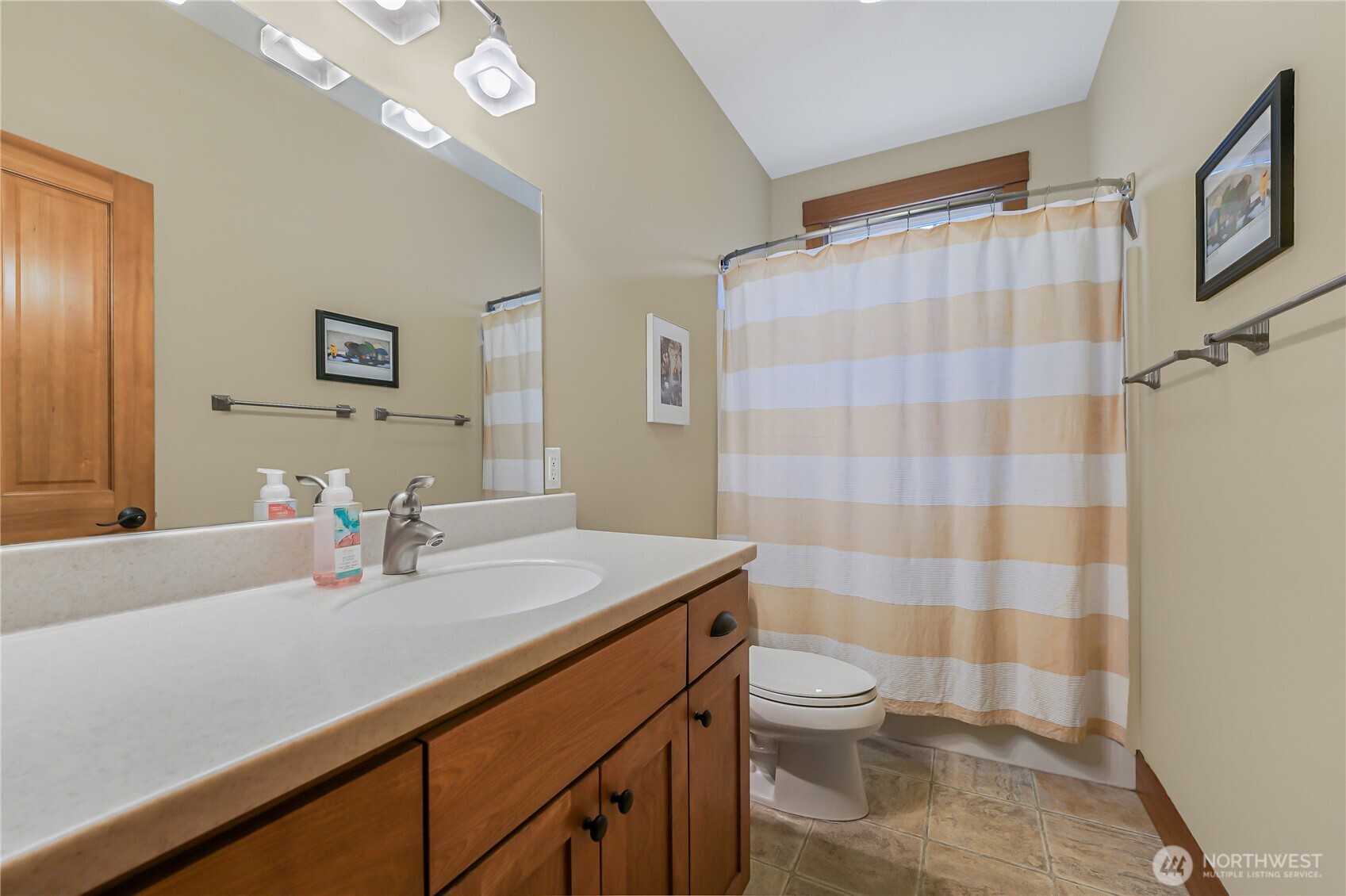 725 N Sunset Drive Property Photo 21