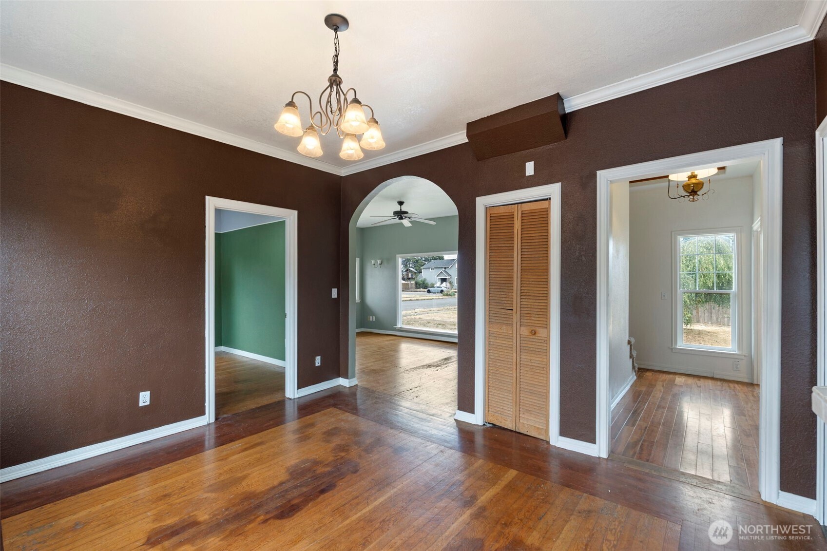 1208 W Pear Street Property Photo 12
