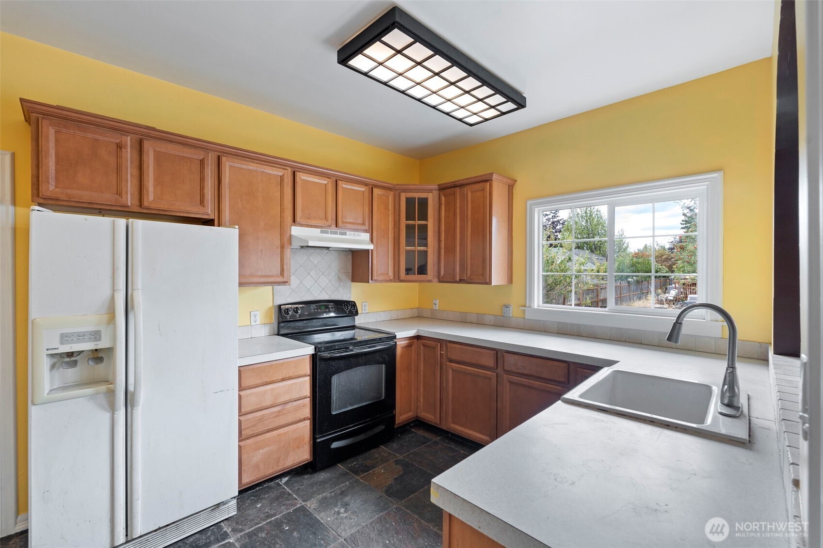 1208 W Pear Street Property Photo 18