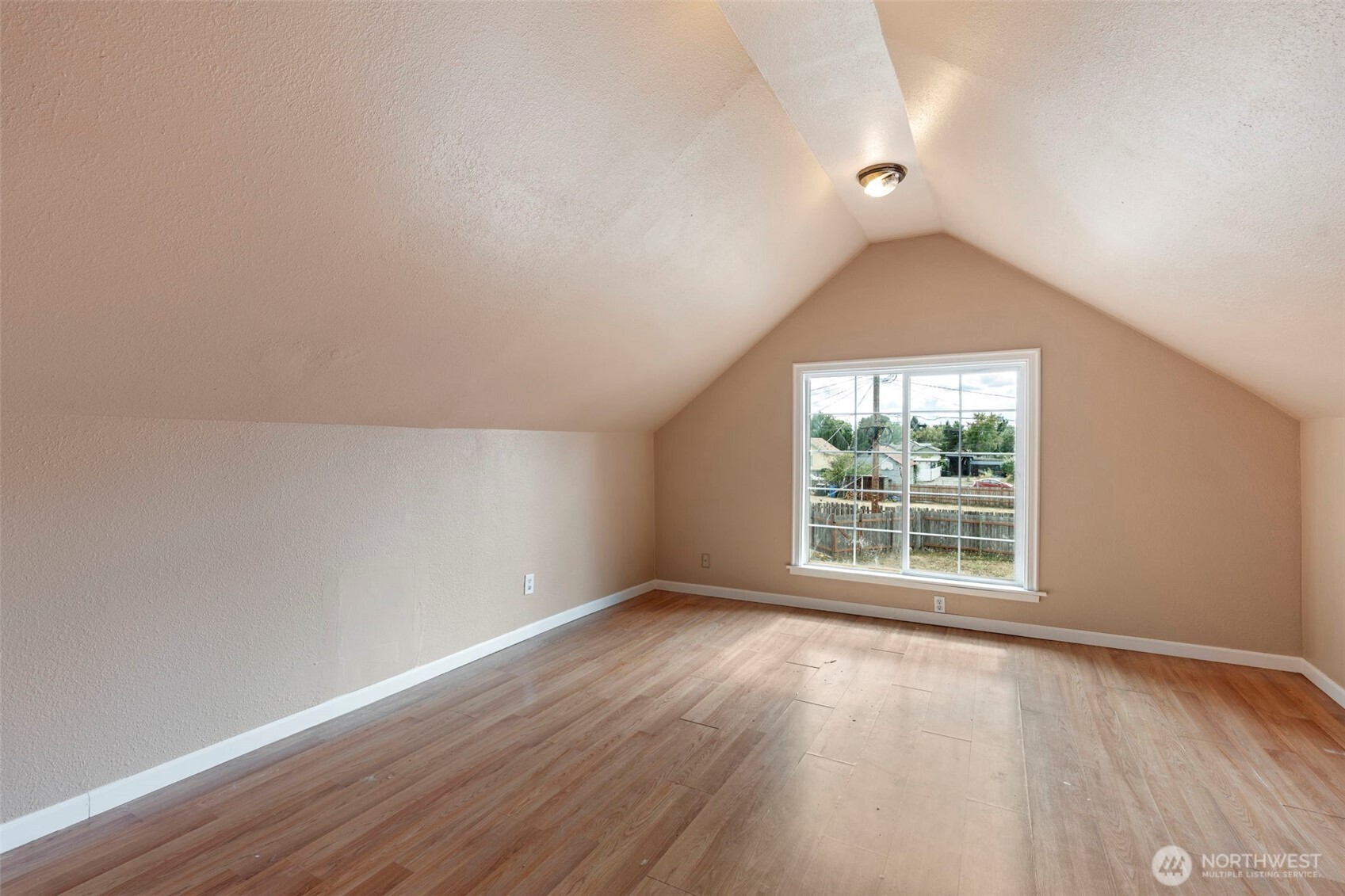 1208 W Pear Street Property Photo 23