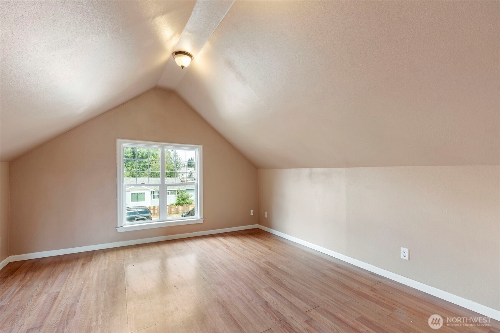 1208 W Pear Street Property Photo 25