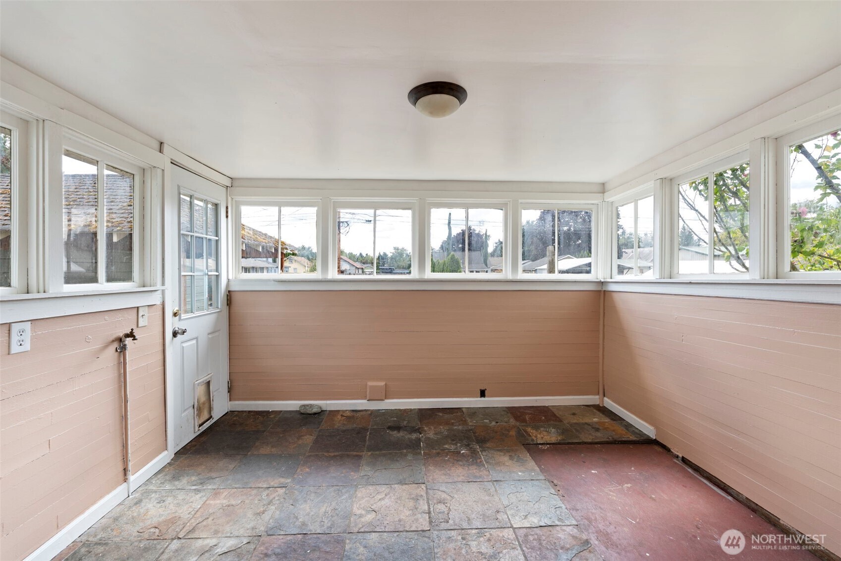 1208 W Pear Street Property Photo 29