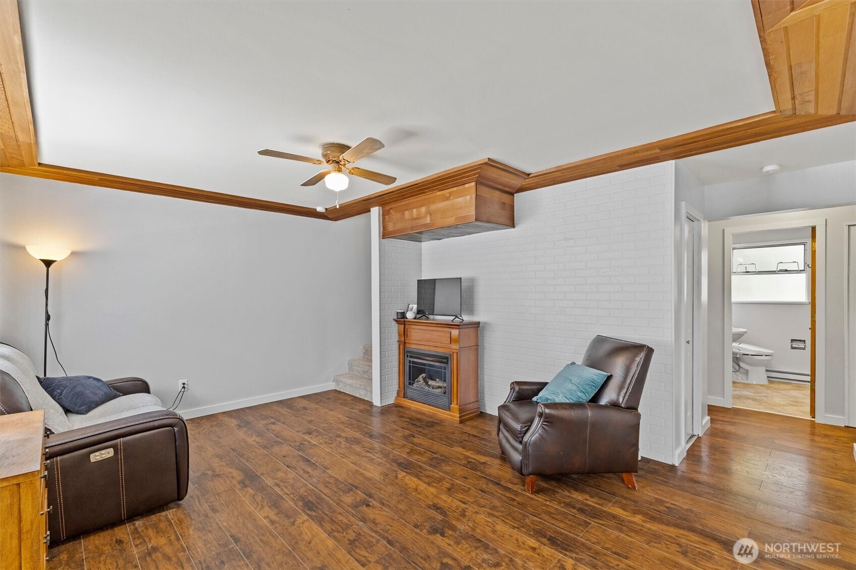8664 Valley Ct Property Photo 7