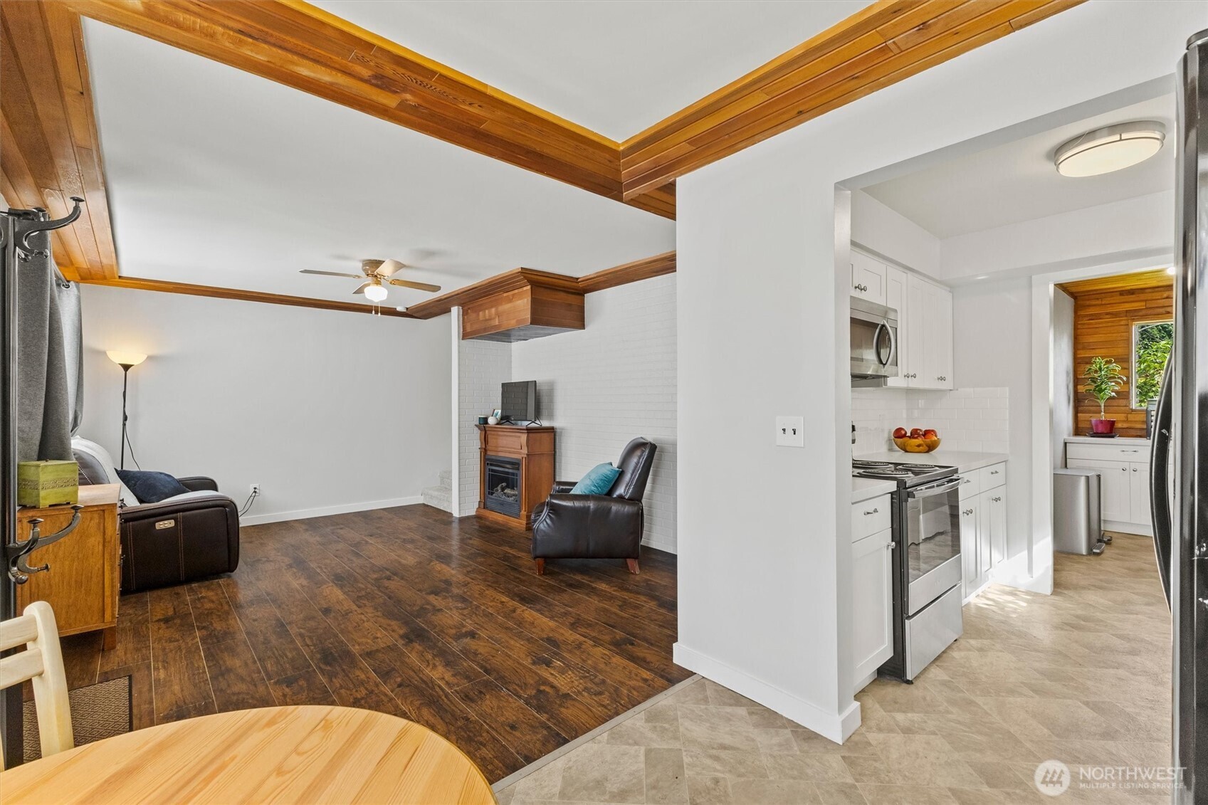8664 Valley Ct Property Photo 9