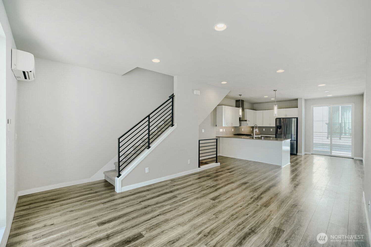8607 22nd Place Property Photo 3