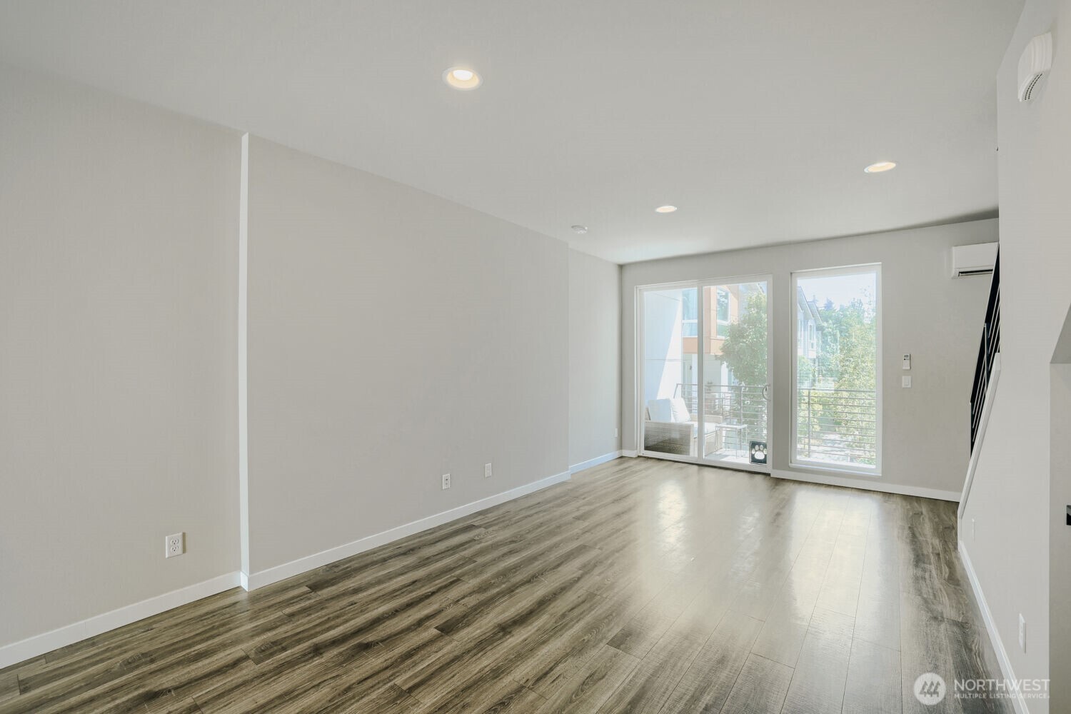 8607 22nd Place Property Photo 5