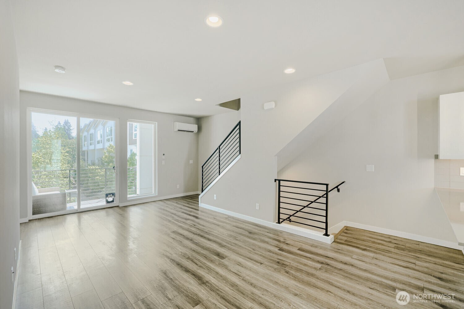 8607 22nd Place Property Photo 6