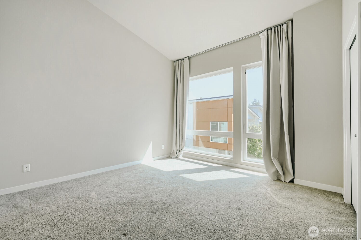 8607 22nd Place Property Photo 14