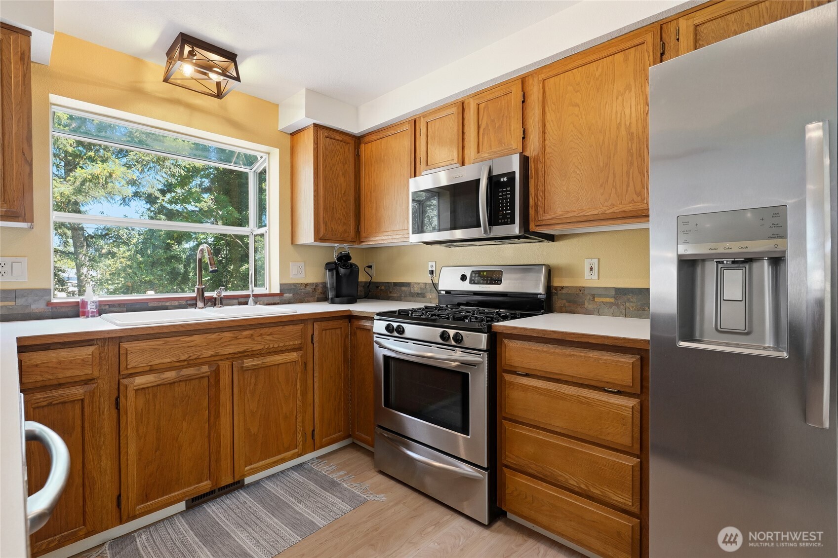 2114 Camas Avenue Property Photo 8
