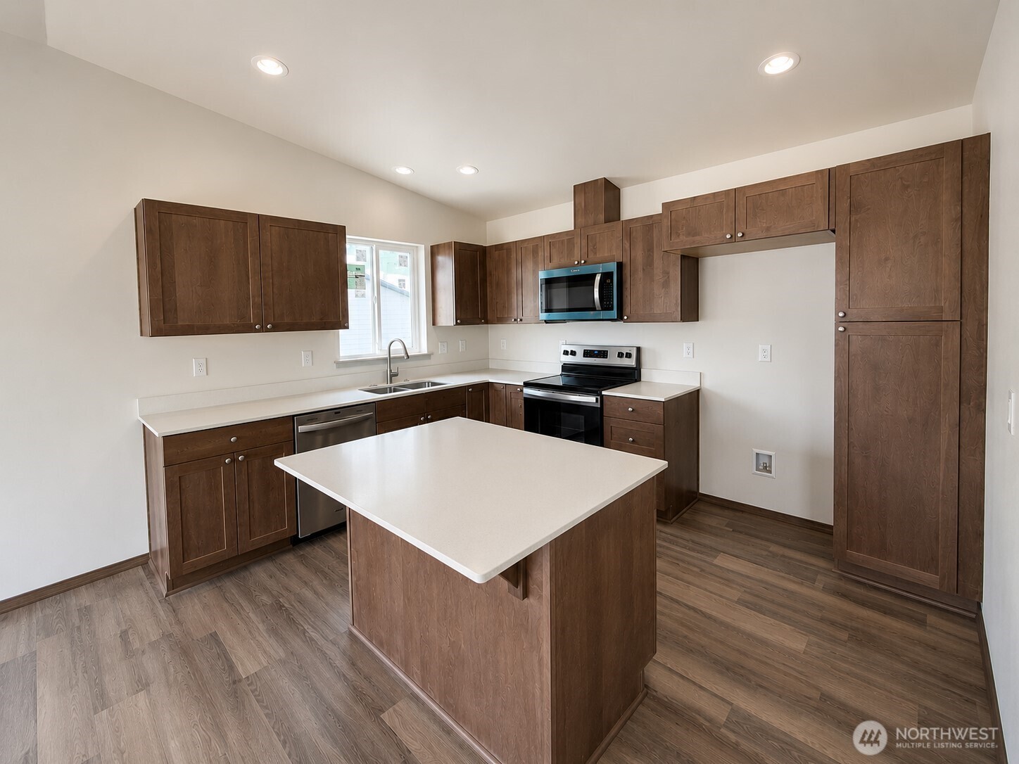 1576 6th Street Property Photo 3