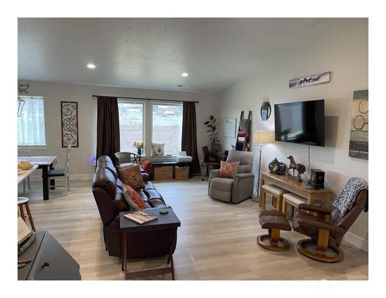 2552319 Property Photo 6