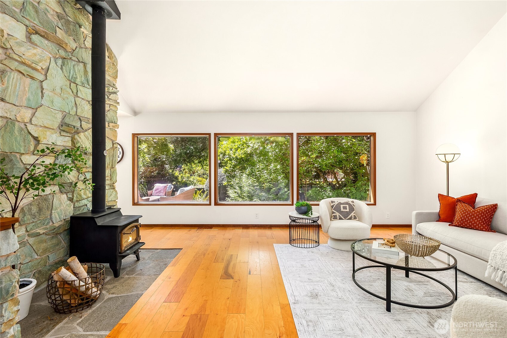 676 Park Avenue Property Photo 10