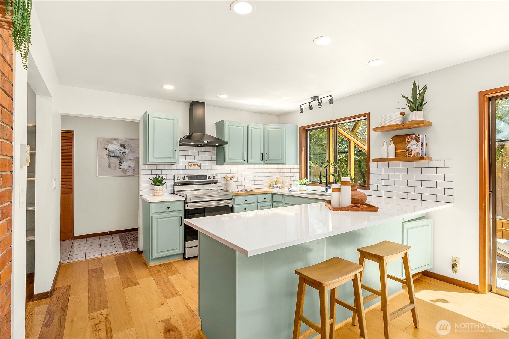 676 Park Avenue Property Photo 19