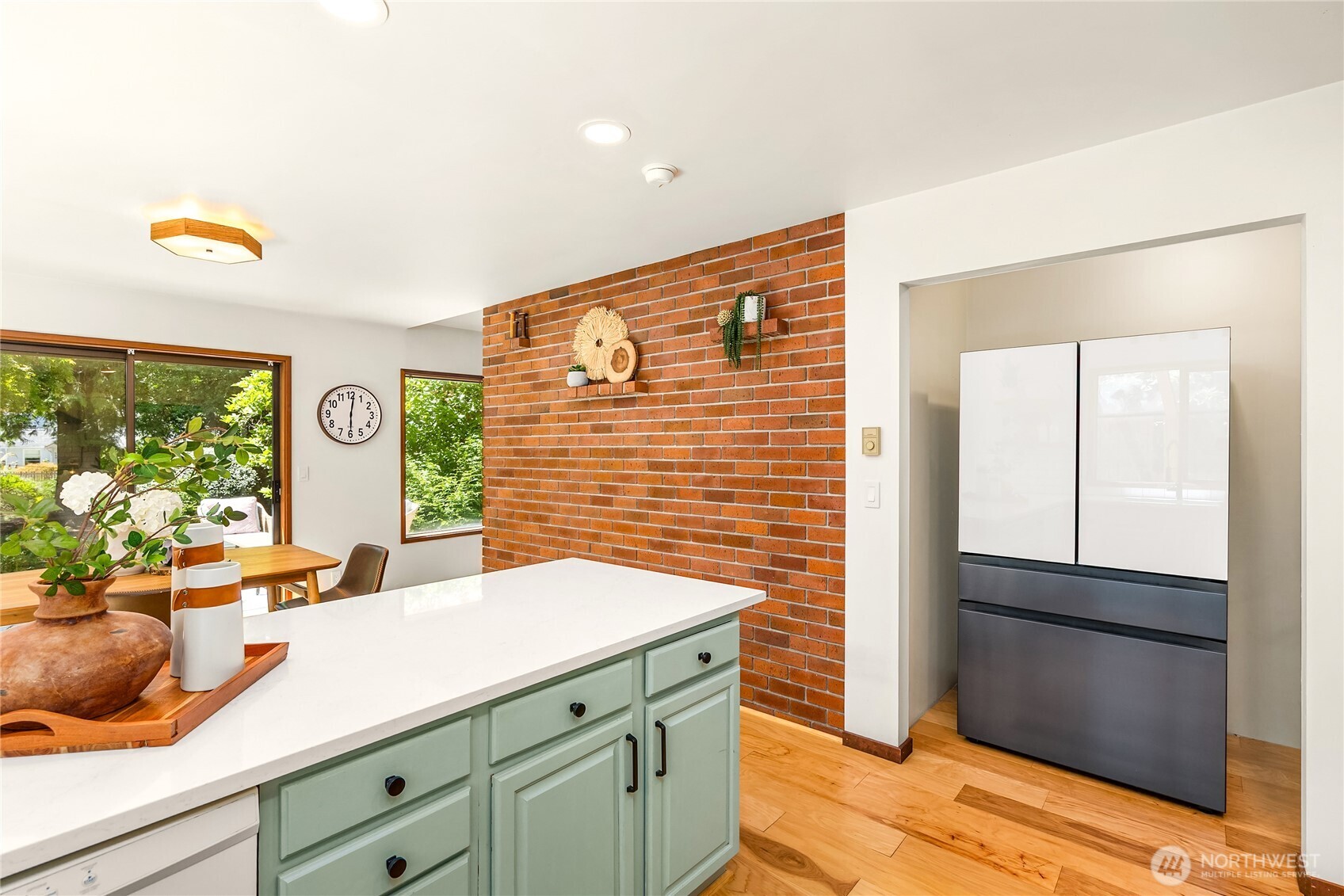 676 Park Avenue Property Photo 23