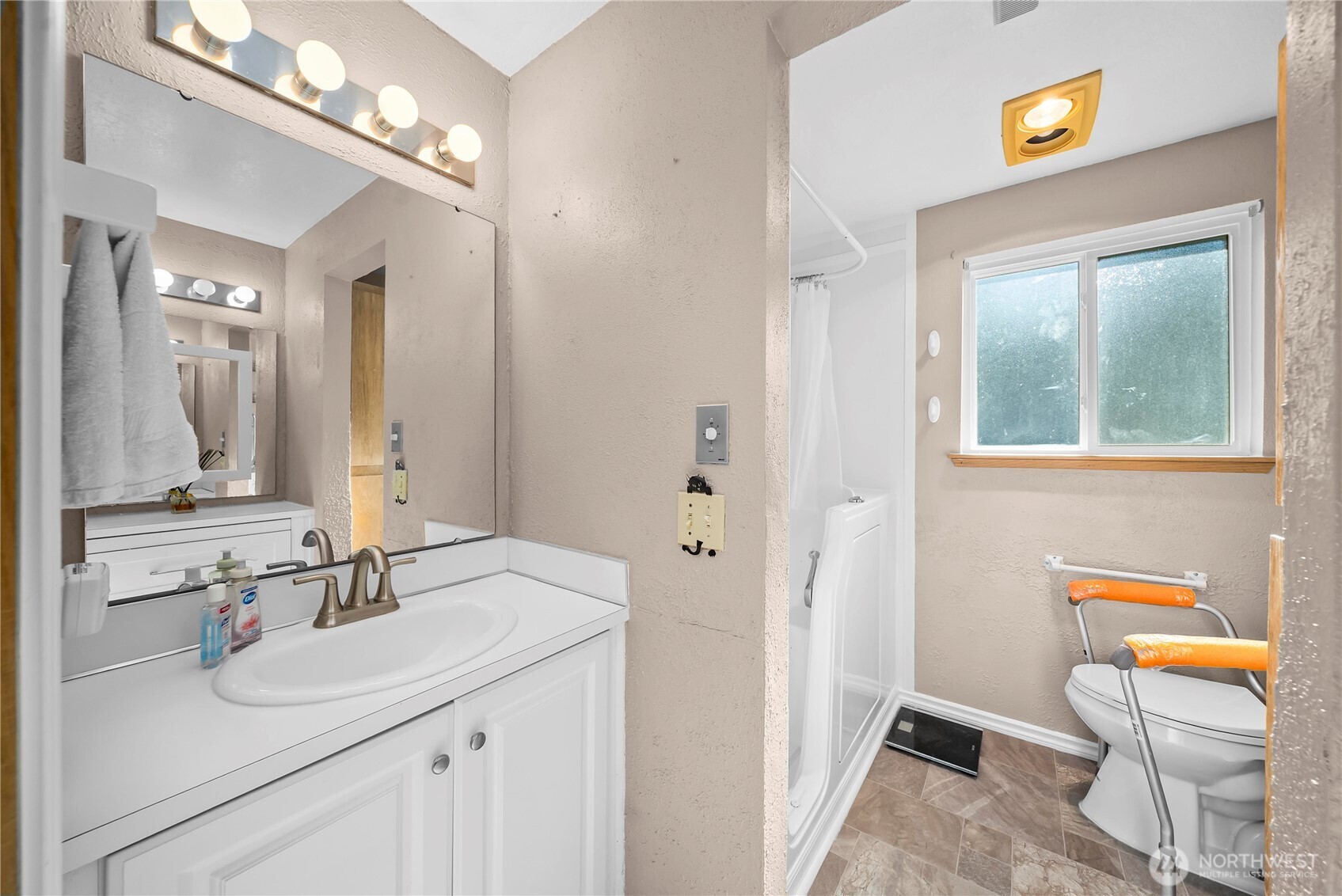 5616 99th Street Ct G Property Photo 16