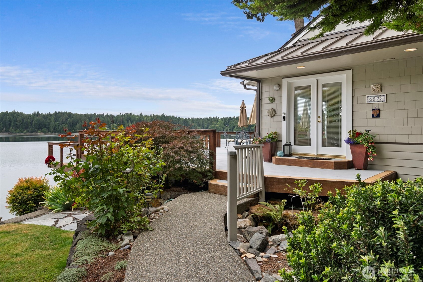 4923 Sunrise Beach Road Property Photo 1