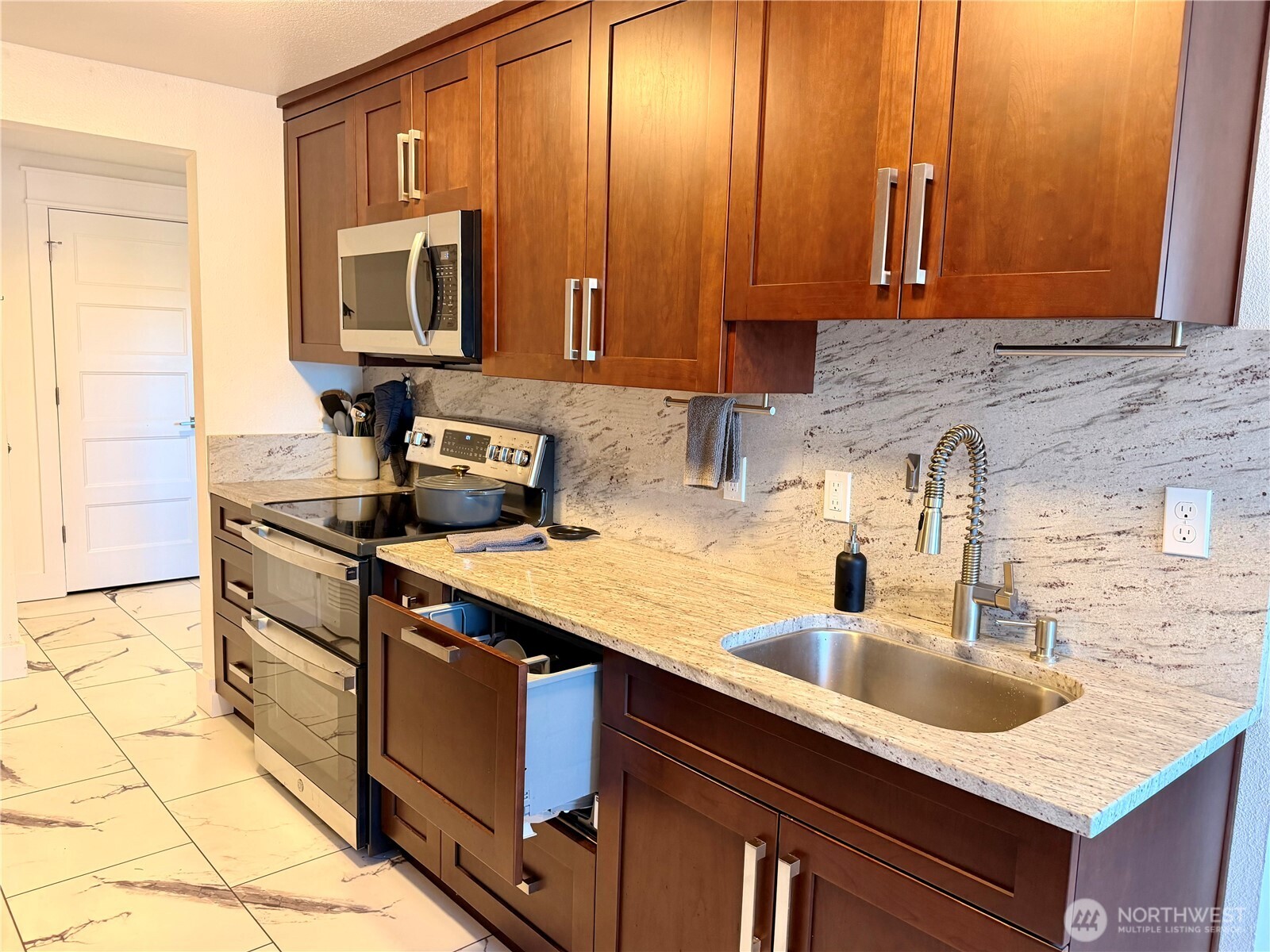 20161 Viking Crest Loop 5-205 Property Photo 4
