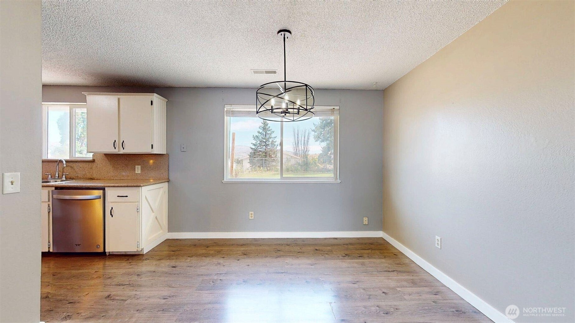 733 Ridge Place Property Photo 4